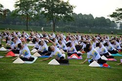Hà Nội: 1.500 người đồng diễn Yoga tại Công viên Yên Sở