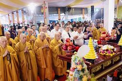 Trang nghiêm Lễ tưởng niệm, kỳ siêu liệt sĩ và đồng bào yêu nước đã hy sinh tại Công viên Lê Thị Riêng