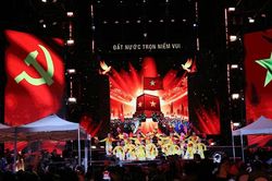 Tổ quốc b&igrave;nh y&ecirc;n: Tri &acirc;n những người anh h&ugrave;ng của những chiến c&ocirc;ng thầm lặng