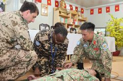 Bệnh viện d&atilde; chiến Việt Nam duy tr&igrave; huấn luyện kỹ năng cấp cứu cho c&aacute;c sĩ quan Quan s&aacute;t vi&ecirc;n qu&acirc;n sự LHQ