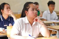 [Ảnh] Hơn 5.500 th&iacute; sinh tham dự kỳ thi v&agrave;o lớp 10 Trường Nguyễn Tất Th&agrave;nh