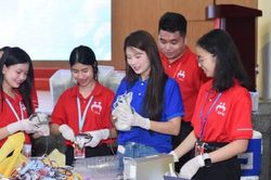 Những giọt máu 'viết tiếp' những cuộc đời