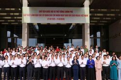 Thủ tướng Chính phủ và Chủ tịch Quốc hội gặp mặt lãnh đạo các cơ quan báo chí