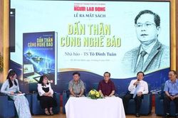 Nhà báo Tô Đình Tuân ra mắt sách 'Dấn thân cùng nghề báo'