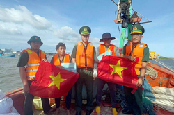 Đồn Biên phòng Bình Châu: Tuyên truyền pháp luật, hỗ trợ ngư dân bám biển