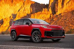 [GALLERY] Toyota RAV4 GR Sport hybrid 2026 từ 1,5 tỷ đồng, nâng cấp mạnh tay