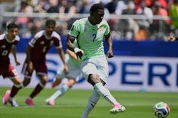 Bảng B - World Cup 2026: Boualem Khoukhi ghi bàn lịch sử ở phút 90+4, Qatar lần đầu tiên có điểm tại World Cup