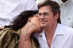 Đòn giáng mạnh vào Brad Pitt