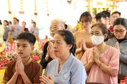 Trang trọng lễ tưởng niệm các Anh hùng liệt sĩ tại Công viên Lê Thị Riêng