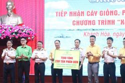 Tiến Nông trao tặng 230 tấn phân bón, chung tay xanh hóa Trường Sa