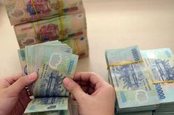 Lãi suất huy động tăng cao, vì sao ngân hàng vẫn 'khát' vốn?