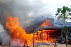 Căn nhà dài truyền thống ở Đắk Lắk bị thiêu rụi trong biển lửa