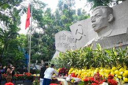 Lễ cầu siêu ở Công viên Lê Thị Riêng: Cựu binh xúc động nhớ đồng đội chưa trở về