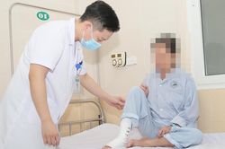 Suy thận cấp vì một quyết định giống nhiều người