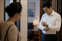 Vợ mặc đồ b&igrave;nh d&acirc;n, chồng m&ecirc; h&agrave;ng hiệu: C&acirc;u chuyện g&acirc;y tranh c&atilde;i về tiền bạc trong h&ocirc;n nh&acirc;n