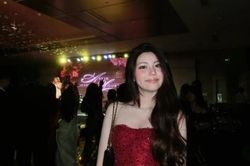 Con út Quyền Linh diện quây đỏ bling trong tiệc prom trường Quốc tế