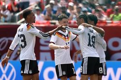 Đức - Curacao: Đừng để tiền thưởng n&iacute;u ch&acirc;n Mannschaft