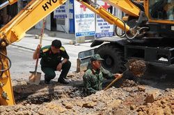 Quảng Ngãi: Bắt đầu đào rãnh thăm dò, tìm kiếm hài cốt liệt sĩ tại đường Trường Chinh