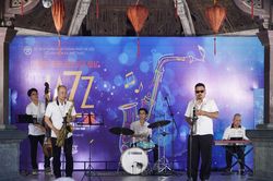 Jazz xuống phố: Khi dòng nhạc kén người nghe đến với công chúng