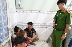 Kiểm tra phòng trọ, bắt quả tang nhóm nam nữ làm chuyện phạm pháp