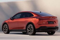 Xe gầm cao hạng D công suất 462 mã lực, trang bị tiên tiến, giá từ 750 triệu đồng