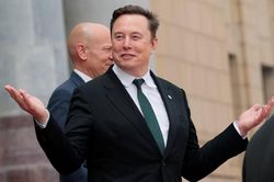 Elon Musk ch&iacute;nh thức trở th&agrave;nh tỷ ph&uacute; ngh&igrave;n tỷ đầu ti&ecirc;n tr&ecirc;n thế giới