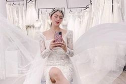 Diễn viên Thanh Trúc mặc váy cưới ở tuổi U45