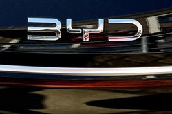 Cổ phiếu lao dốc, BYD vẫn đặt mục tiêu trở thành nhà sản xuất ô tô lớn nhất thế giới