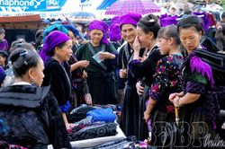 Chợ phi&ecirc;n v&ugrave;ng cao - hơn cả chuyện b&aacute;n mua