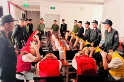 L&agrave;o Cai: Kịp thời ngăn chặn, bắt giữ nh&oacute;m đối tượng người Trung Quốc hoạt động lừa đảo chiếm đoạt t&agrave;i sản xuy&ecirc;n quốc gia tr&ecirc;n kh&ocirc;ng gian mạng