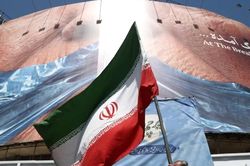 Nga - Ukraine tiếp tục leo thang, Mỹ - Iran bất ngờ hoãn ký thỏa thuận hòa bình