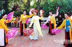 Giữ hồn quê trong tiếng chèo làng Đặng