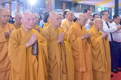 Thiêng liêng Lễ tưởng niệm các liệt sĩ, đồng bào yêu nước tại Công viên Lê Thị Riêng
