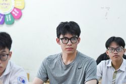 TS. Th&acirc;n Thanh Sơn: 'Chọn ng&agrave;nh theo năng lực v&agrave; đam m&ecirc;, kh&ocirc;ng n&ecirc;n chạy theo tr&agrave;o lưu'