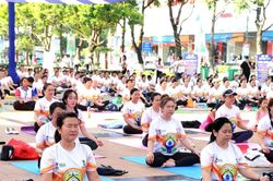 Đồng diễn Yoga nhân Ngày Quốc tế Yoga lần thứ 12