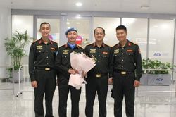 Sĩ quan C&ocirc;ng an đầu ti&ecirc;n tại Trụ sở Li&ecirc;n hợp quốc kết th&uacute;c nhiệm kỳ về nước