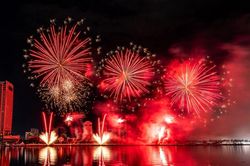 Nhật Bản và Italy thắp sáng bầu trời bằng nghệ thuật pháo hoa đỉnh cao
