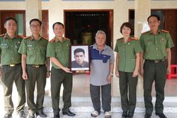 Cục An ninh đối ngoại Bộ Công an tri ân gia đình liệt sĩ tại Đồng Tháp