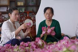 Người cao tuổi gìn giữ giá trị truyền thống