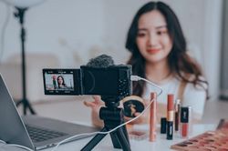 Người livestream bán hàng phải xác thực danh tính