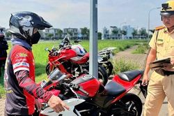 Chạy xe mô tô phân khối lớn, biểu diễn kỹ thuật tại các khu đô thị đang thi công bị xử phạt