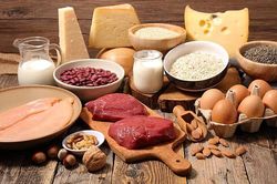 Mẹ sau sinh ăn gì để sữa dồi dào, con nhận đủ dưỡng chất? Đây là những nguyên tắc quan trọng