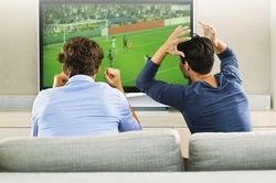 C&aacute;ch bảo vệ n&atilde;o bộ khi thức khuya li&ecirc;n tục để xem World Cup