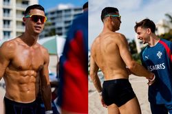 Ronaldo cởi trần dạo biển trước World Cup, khoe cơ bụng 6 m&uacute;i tuổi 41