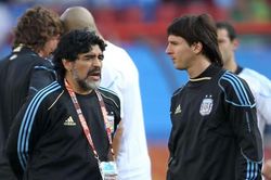 Messi đăng ảnh cùng Maradona, nhìn lại 20 năm tại World Cup