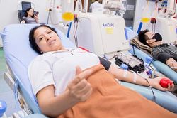 'Lén' chồng đi hiến máu suốt nhiều năm và cái kết bất ngờ sau một thập kỷ