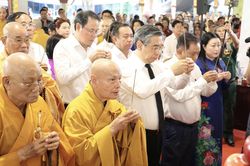 Lãnh đạo TP.HCM dự lễ cầu siêu, tưởng niệm liệt sĩ tại Công viên Lê Thị Riêng