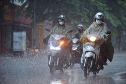 Miền Bắc bước vào đợt mưa dông, lũ trên các sông dâng cao