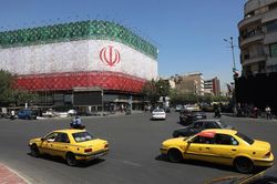 &Ocirc;ng Vance n&oacute;i thỏa thuận với Iran đ&atilde; được k&yacute; điện tử; &Ocirc;ng Trump cho biết t&agrave;u thuyền đang qua eo biển Hormuz; Israel tuy&ecirc;n bố kh&ocirc;ng r&uacute;t qu&acirc;n khỏi Lebanon