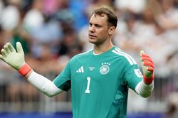 Neuer xô đổ loạt kỷ lục